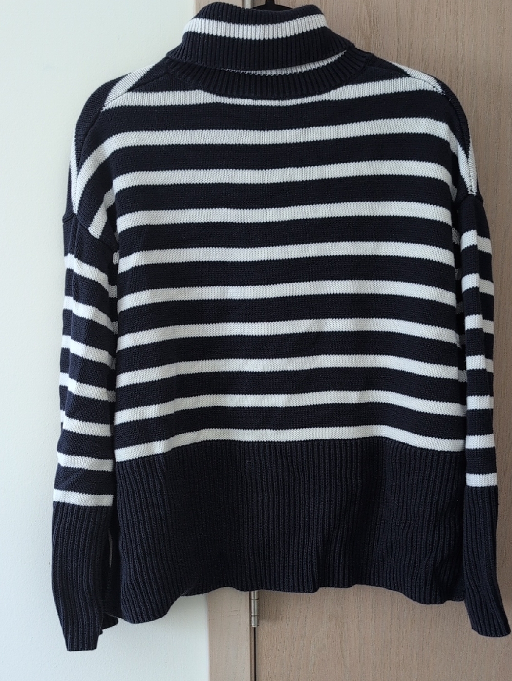 GAP Split Hem Turtleneck Cotton Sweater - SIZE M - Picture 7 of 7